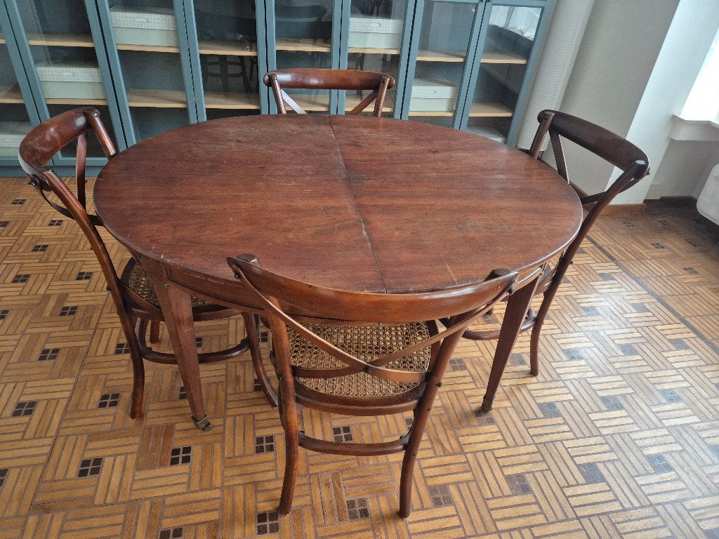 Table en merisier, Enlèvement