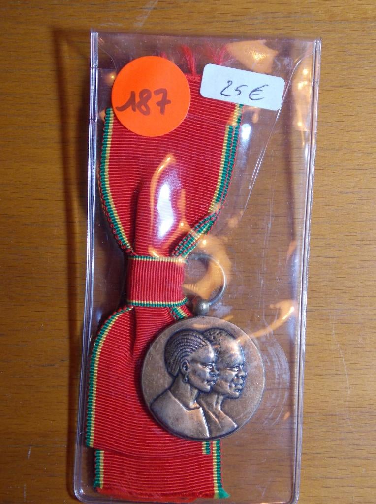 Médailles à vendre (H), Enlèvement ou Envoi, Armée de terre, Ruban, Médaille ou Ailes