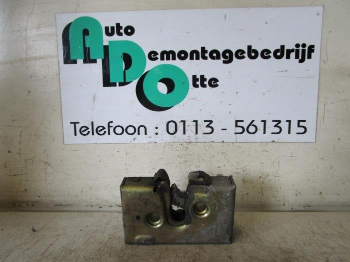 Serrure portière mécanique 2portes droite d'un Volkswagen, Volkswagen, -, 3 mois de garantie, Utilisé