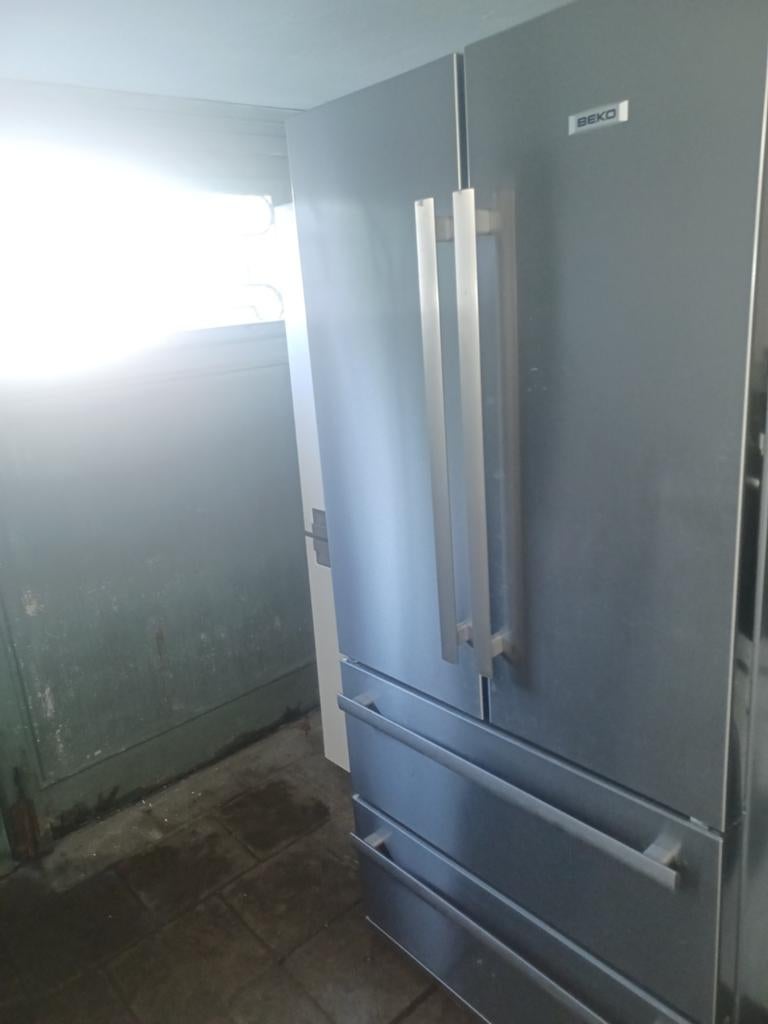 Réfrigérateur américain BEKO A++, Articles professionnels, Machines & Construction | Abris de chantier & Conteneurs, Enlèvement ou Envoi