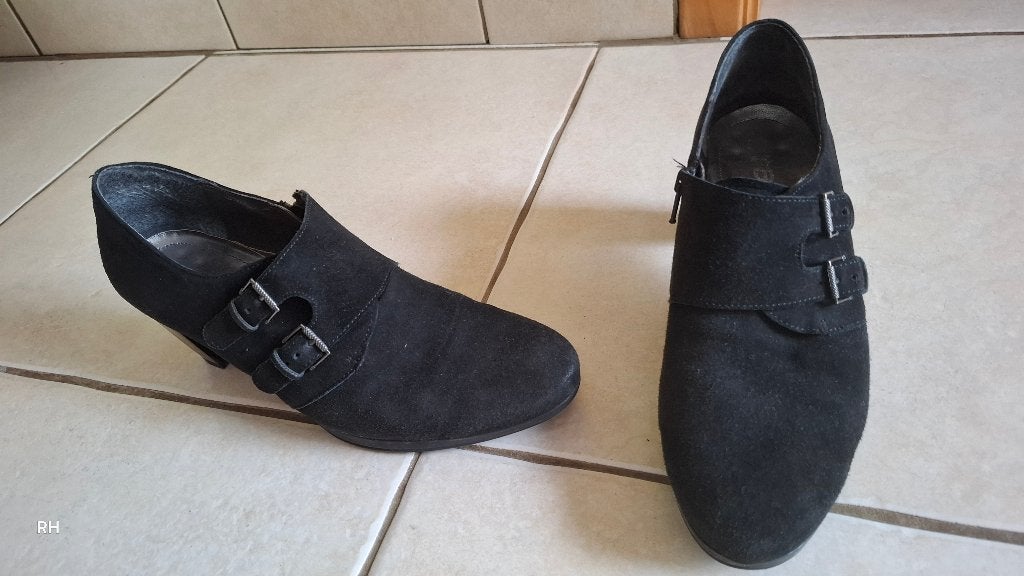 Chaussures daim noir, Enlèvement ou Envoi, Chaussures à haut talons, Comme neuf, ARA femme