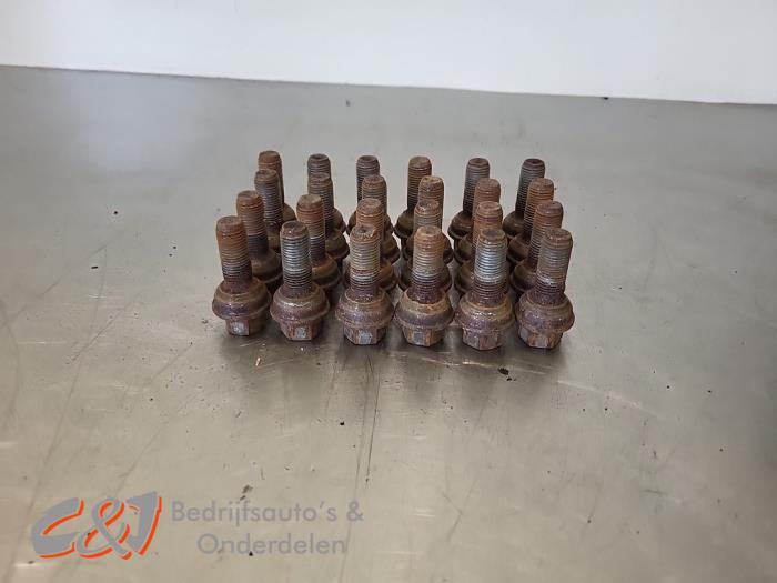 Kit boulons de roue d'un Mercedes Sprinter, 3 mois de garantie, Utilisé, -, -