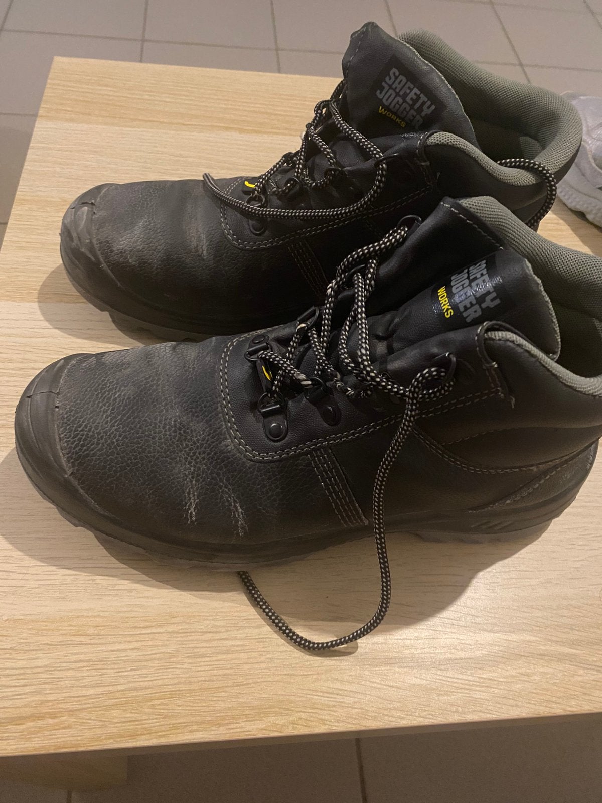 Chaussures de travail taille 43 (Safety Jogger Works), Enlèvement ou Envoi, Comme neuf