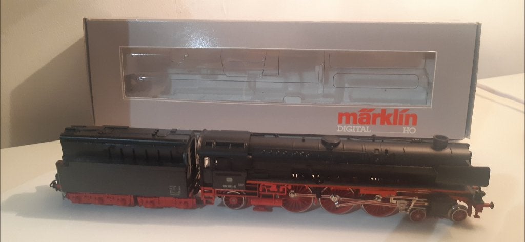 2 machines et 9 wagons marklin, Enlèvement ou Envoi, Courant alternatif, Comme neuf, Locomotive