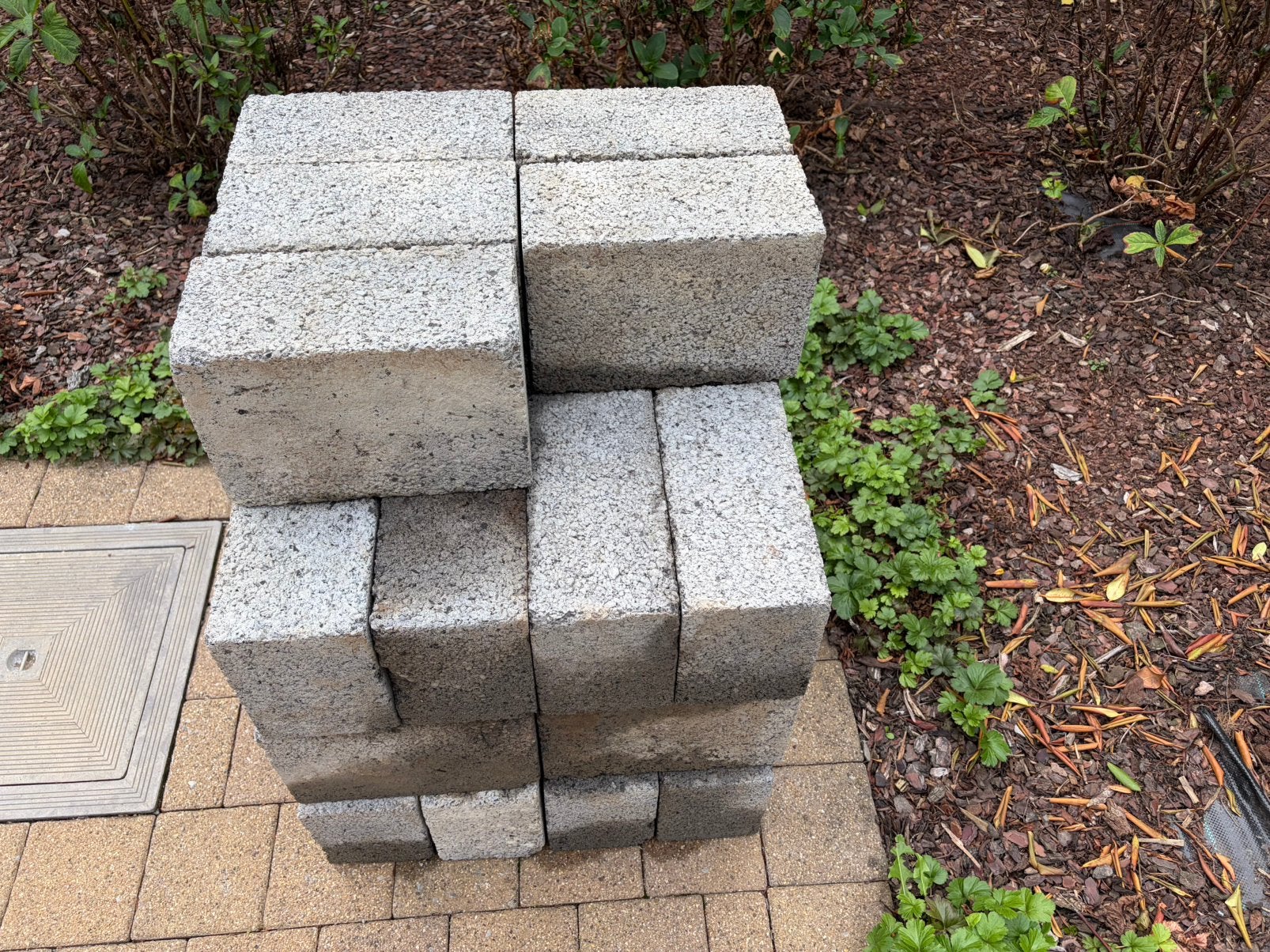 Gratuit - 29 blocs de béton pleins - 29x19x14, Jardin & Terrasse, Enlèvement, Autres types, Moins de 5 m², Béton