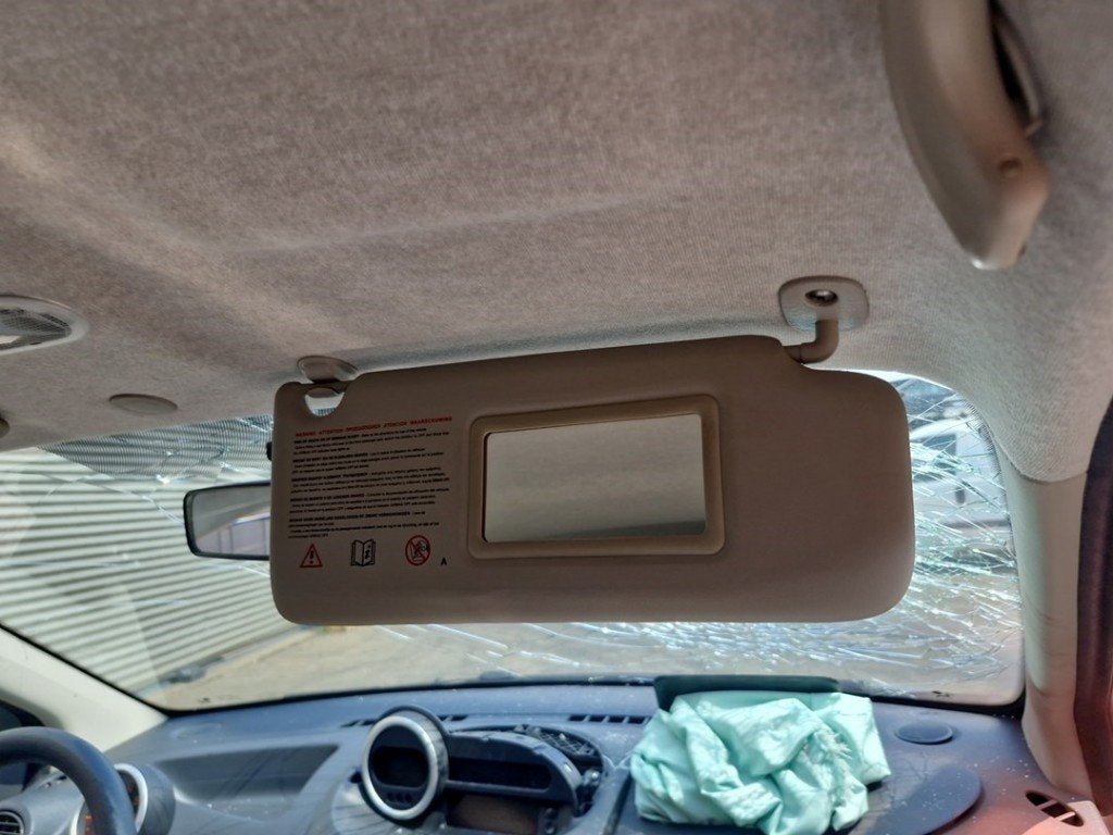 PARE-SOLEIL Renault Twingo II (CN) (01-2007/09-2014), Renault, Utilisé, Peter-Huppertz-Straße 5
51063  Köln, DE, Dialog.deutschland@renault.de
