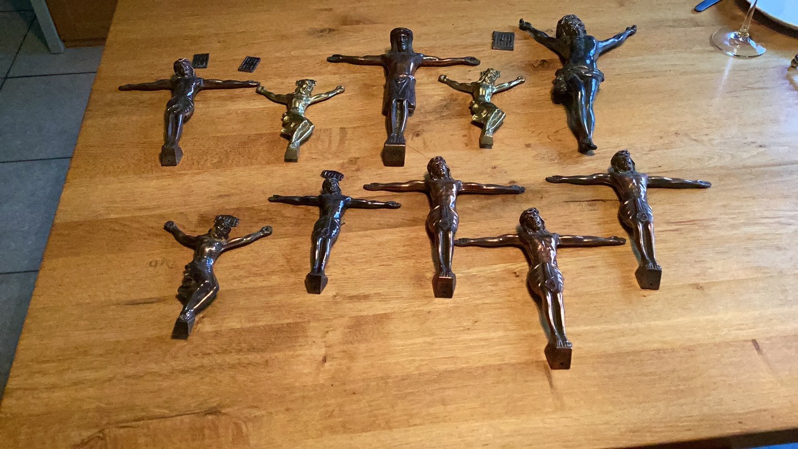 10 statues du Christ de différentes tailles, Antiquités & Art, Enlèvement ou Envoi