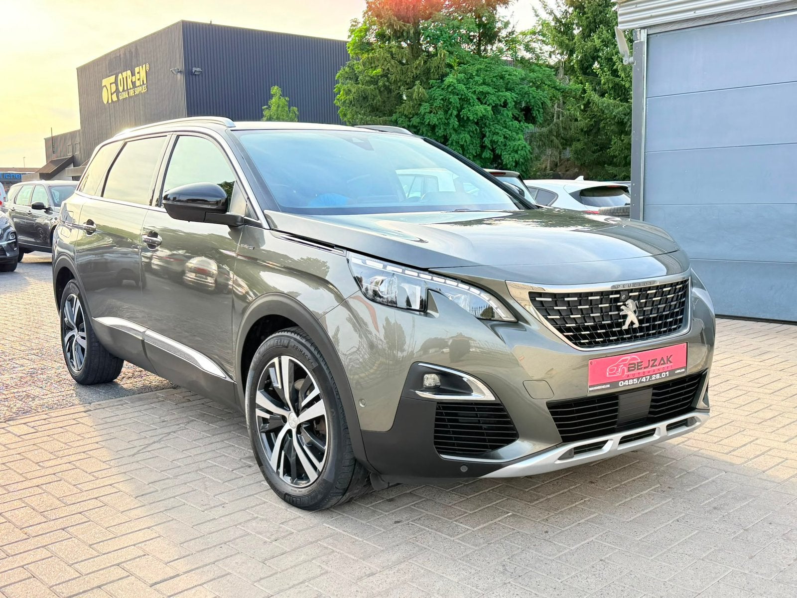 Peugeot 5008 GT line 130pk Automaat 7pl 1j Garantie, Automaat, Euro 6, Bedrijf, Te koop