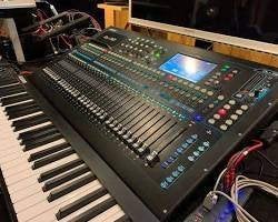 Allen&Heath Qu-32 Digitaal Mengpaneel + flightcase op wielen, Audio, Tv en Foto, Ophalen, Audio