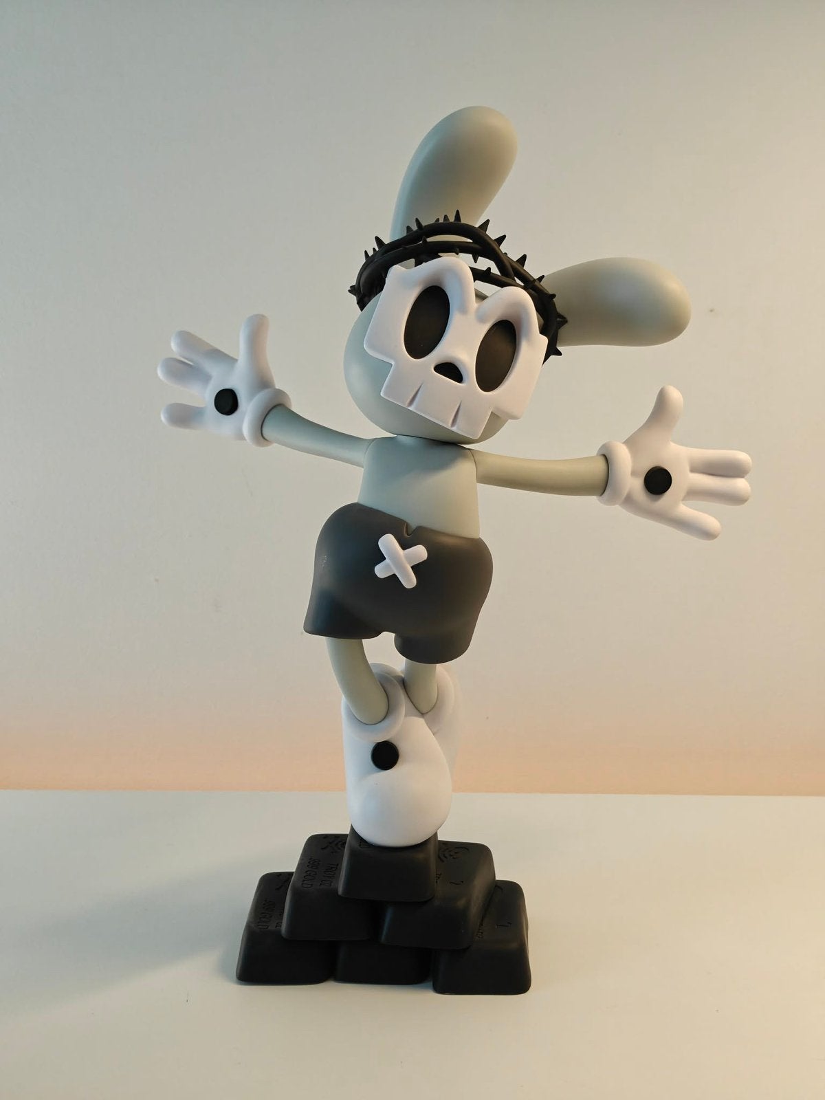 Superplastic x SSUR Guggimon Sanctuary Grey Market — Édition, Enlèvement ou Envoi, Objet, Gris, Plastique