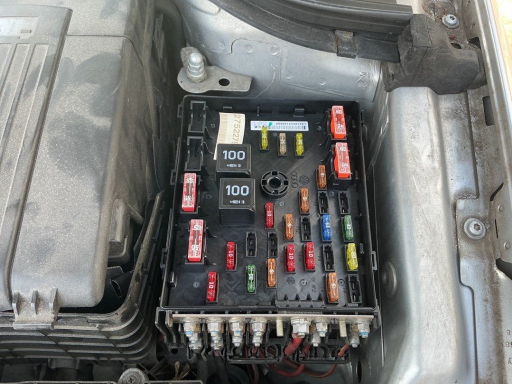 BOITIER FUSIBLES Volkswagen Passat CC (357), Volkswagen, Volkswagen AG, Utilisé, Kundenbetreuung@volkswagen.de