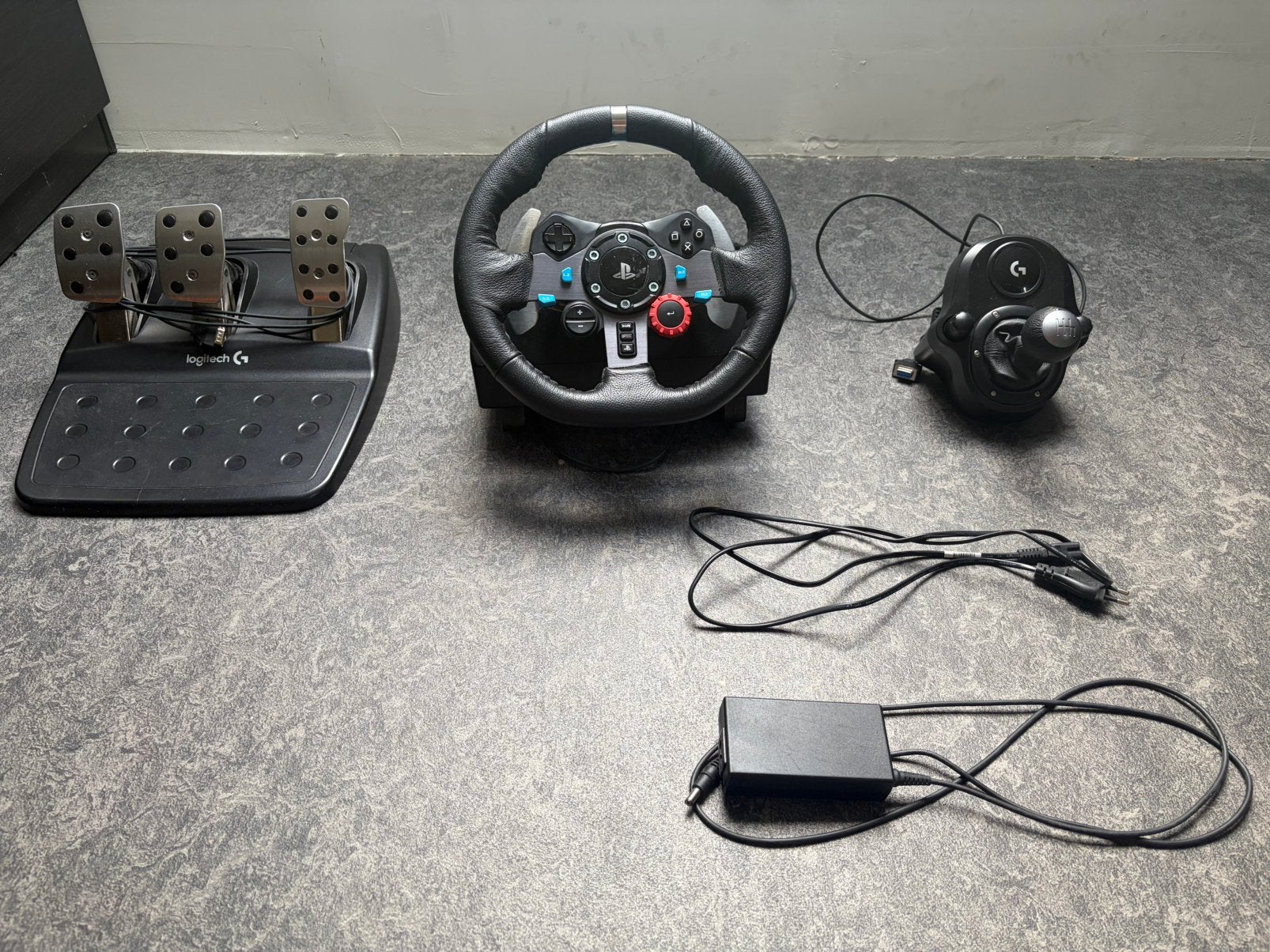 Volant g29 à vendre, Consoles de jeu & Jeux vidéo, Enlèvement, Reconditionné, Volant ou Accessoire de sport