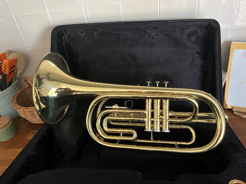 Thomann MB-30 Bb- Marching Baritone, Muziek en Instrumenten, Ophalen, Zo goed als nieuw, Euphonium of Tenortuba, Met koffer of draagtas