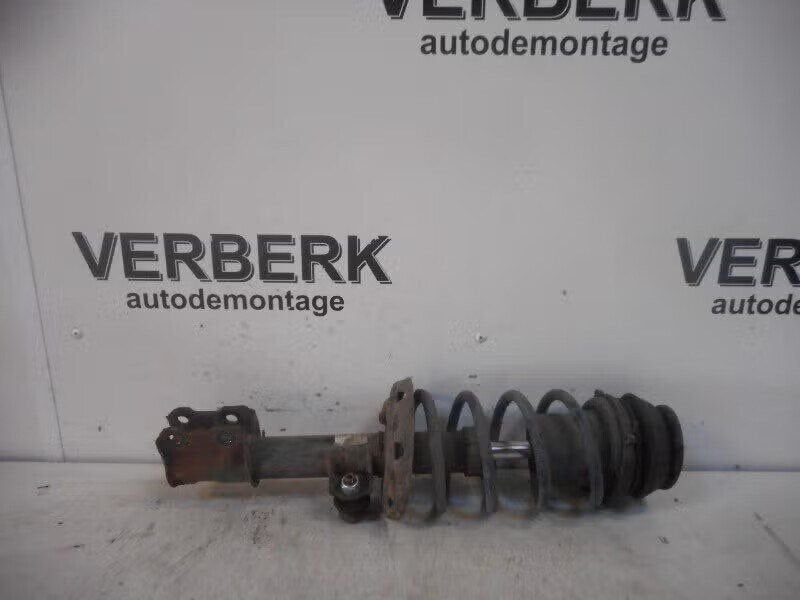 VEERPOOT LINKS VOOR Opel Tigra Twin Top (13191019XT), Bahnhofsplatz 65423 Rüsselsheim am Main, DE, Enlèvement ou Envoi, Opel, Opel Automobile GmbH