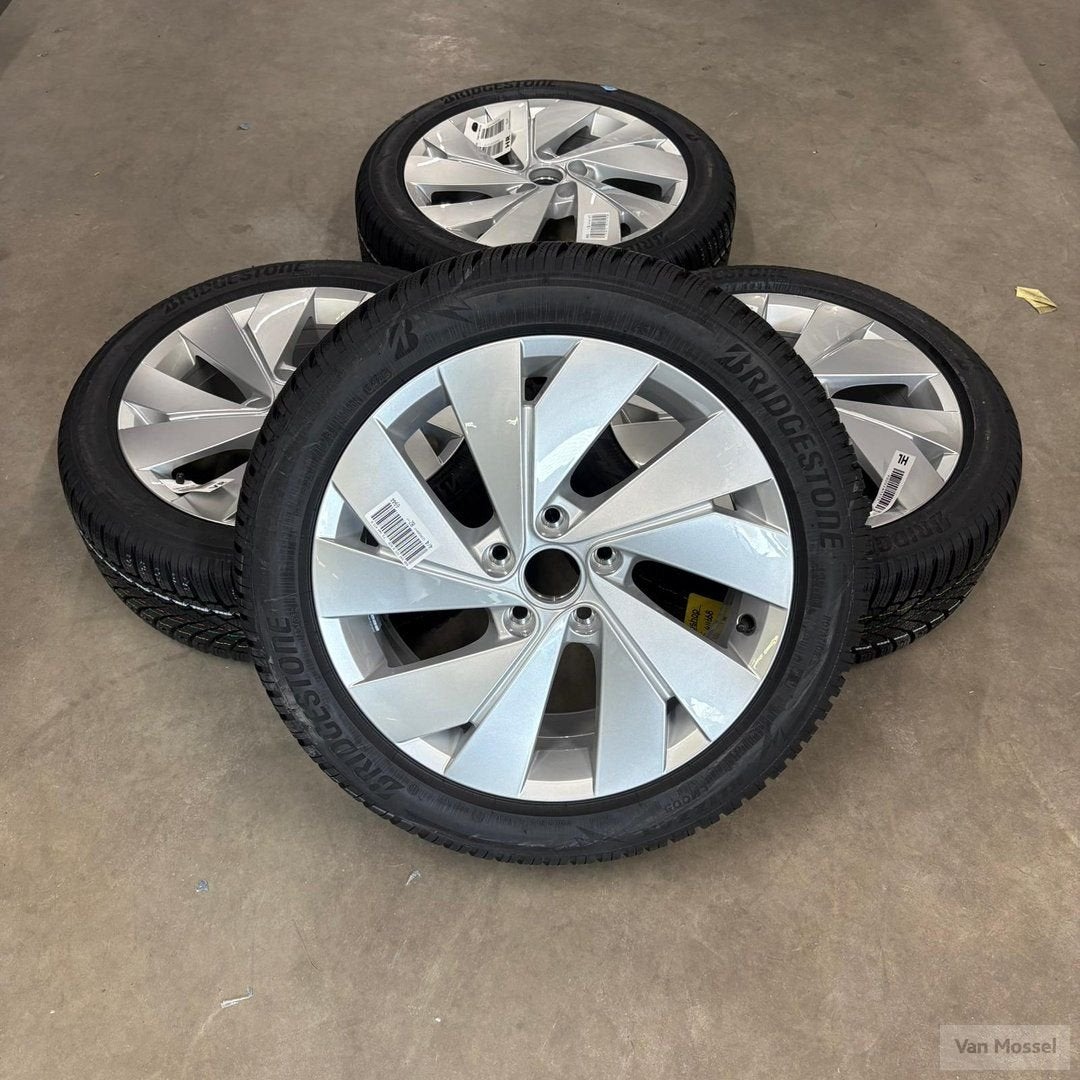 VW Golf 8 Bridgestone Blizzak LM005 205/50/R17 93H, Autos : Pièces & Accessoires, Pneus & Jantes, Pneus et Jantes, Pneus hiver