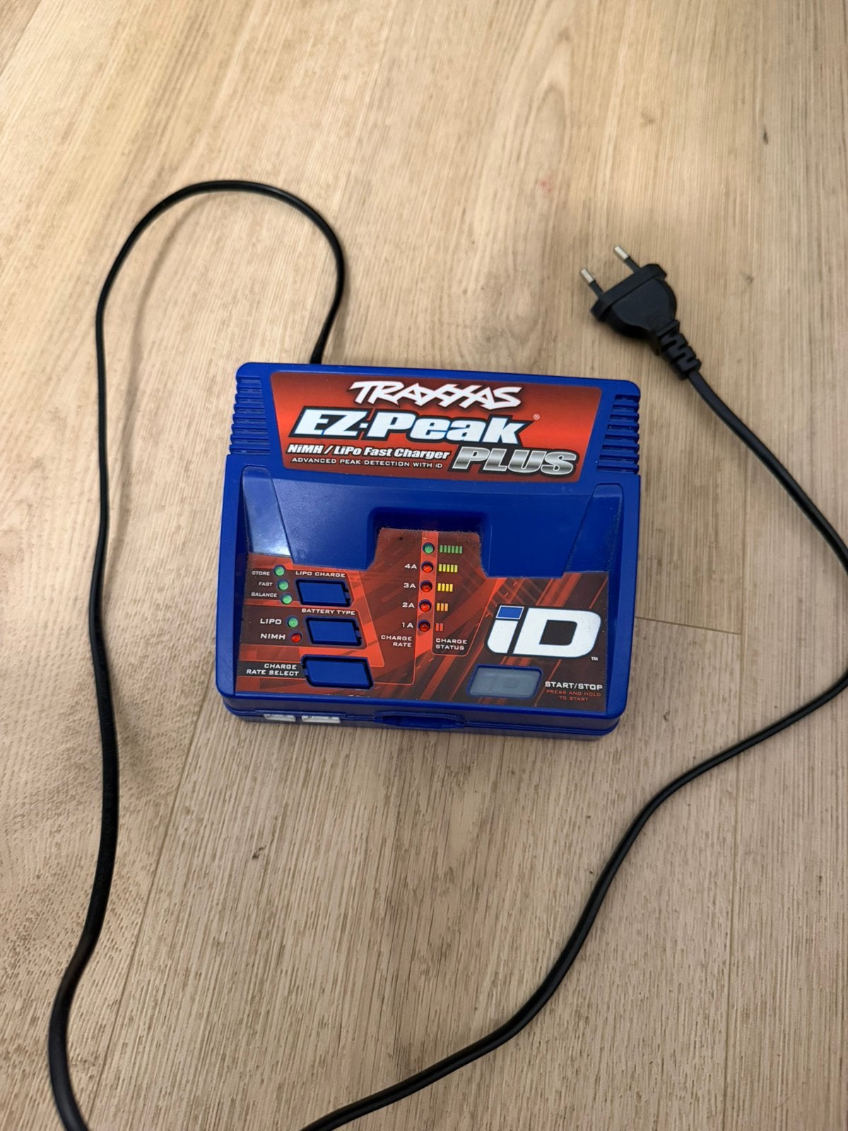 Traxxas EZ-Peak Plus iD 4A LiPo / NiMH Oplader, Hobby & Loisirs créatifs, Enlèvement ou Envoi, Comme neuf