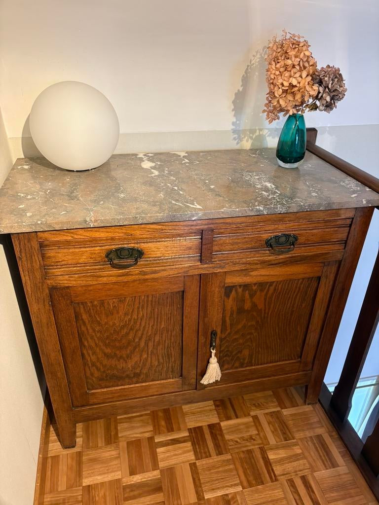 Houten klassieke kast met natuurstenen tablet, Huis en Inrichting, Ophalen