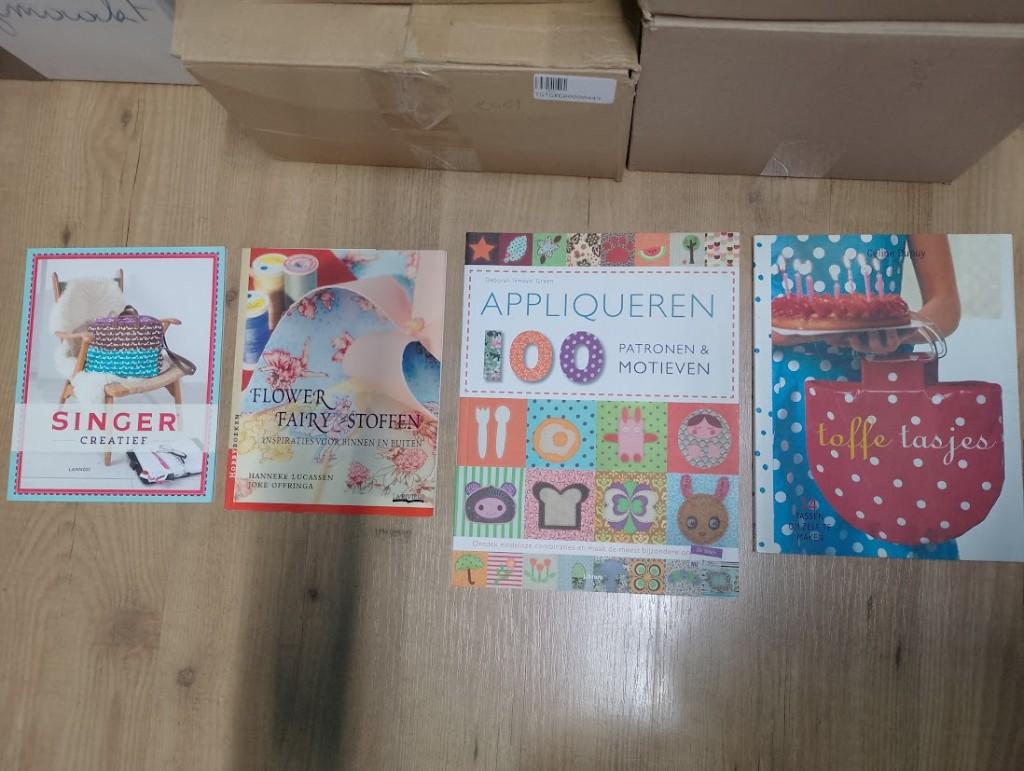 4 verschillende boeken met naai plezier, Livres, Mode, Enlèvement ou Envoi, Comme neuf