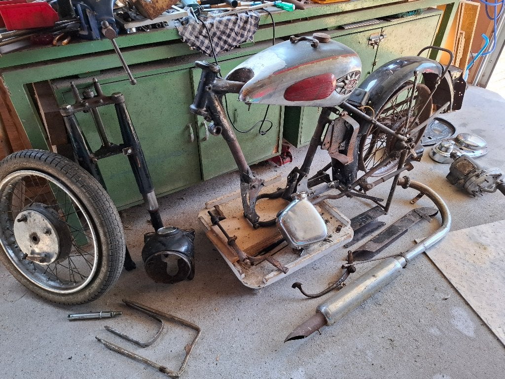 BSA M21, Motoren, Ophalen, 1 cilinder, 11 kW of minder