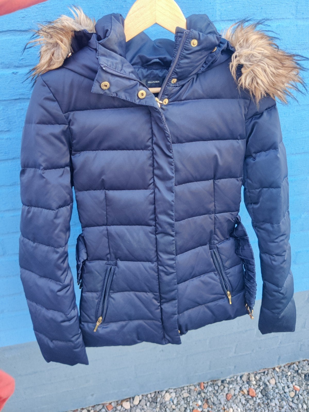 Marineblauwe winterjas Hallhuber met nepbonte kap, Kleding | Dames, Ophalen, Blauw, Zo goed als nieuw, Maat 36 (S)