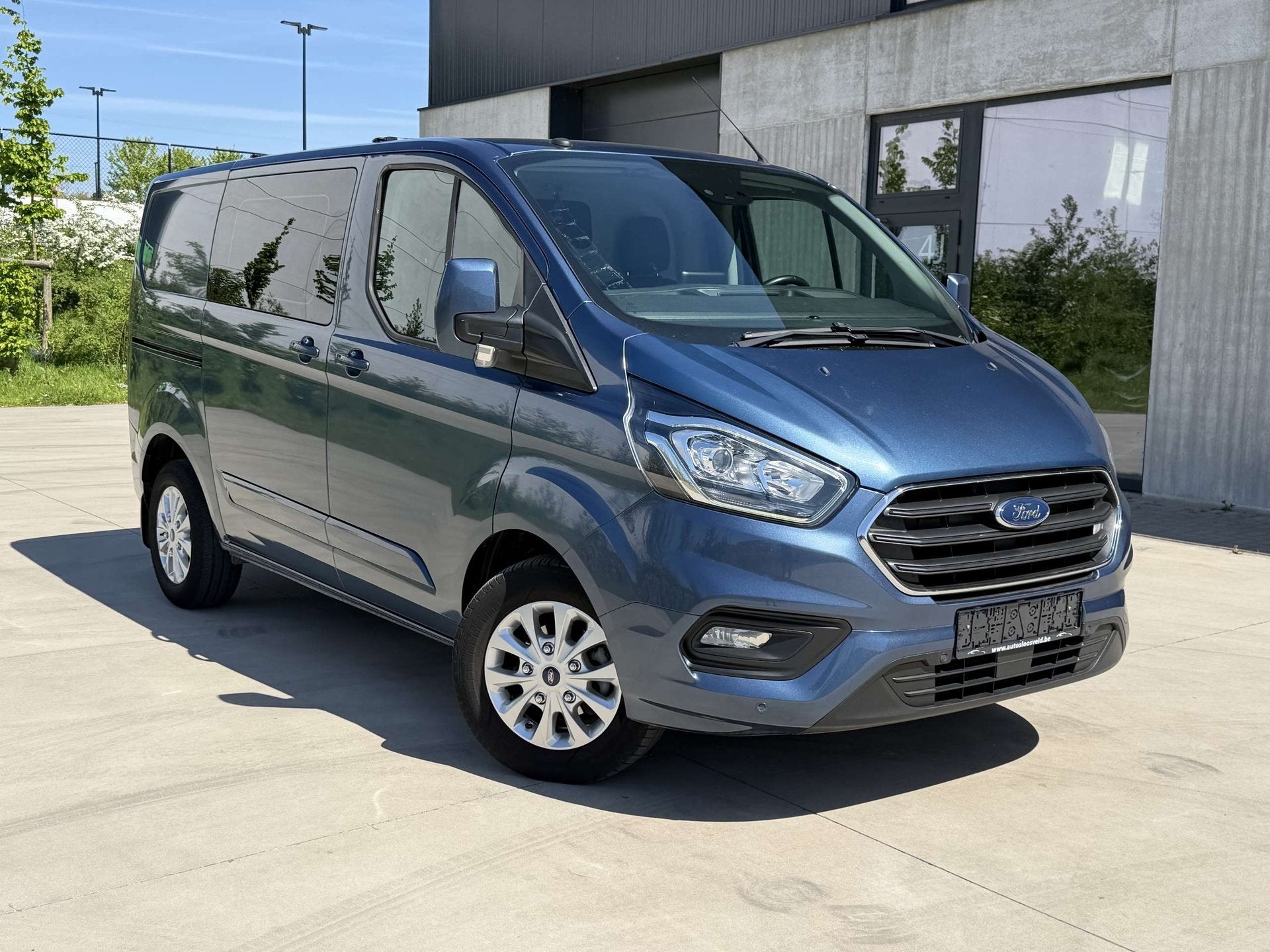 Ford Transit Custom 2.0 TDCi L1H1 Euro 6b/ NAVI/ CAM/ LEDER/, Auto's, Gebruikt, 4 cilinders, Blauw, 5 deurs
