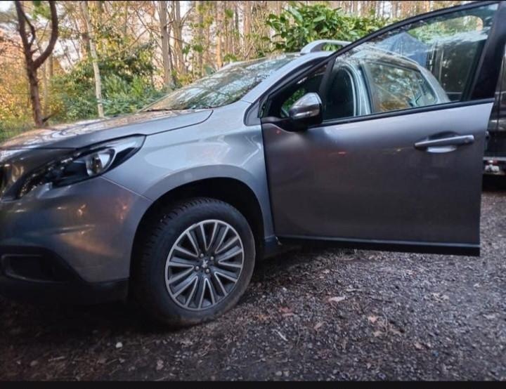 Peugeot 2008 1.2i PureTech Signature 0471898930, Auto's, Peugeot, Euro 6, Bluetooth, Handgeschakeld, Particulier