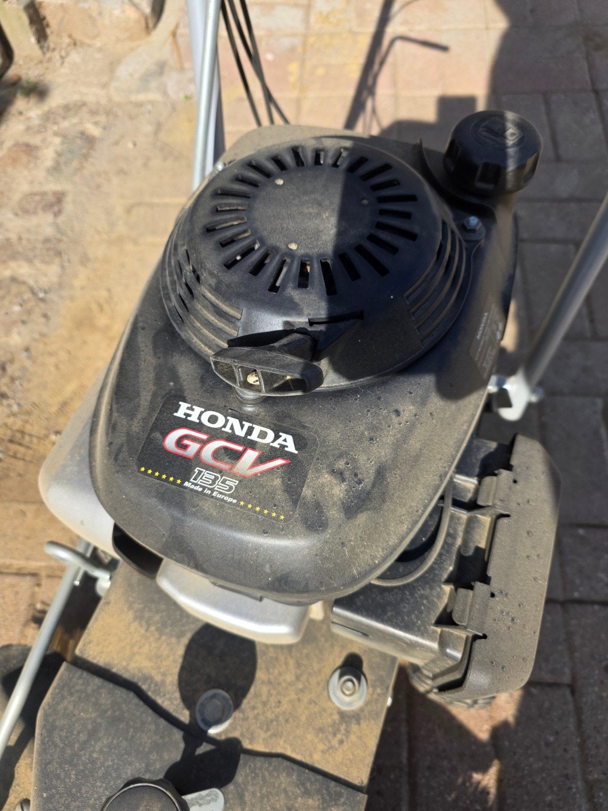 Honda GCV 135 Veegmachine/veegmachine verhuur — Verhuur, Ophalen, Honda, Info@honda.be, Gebruikt