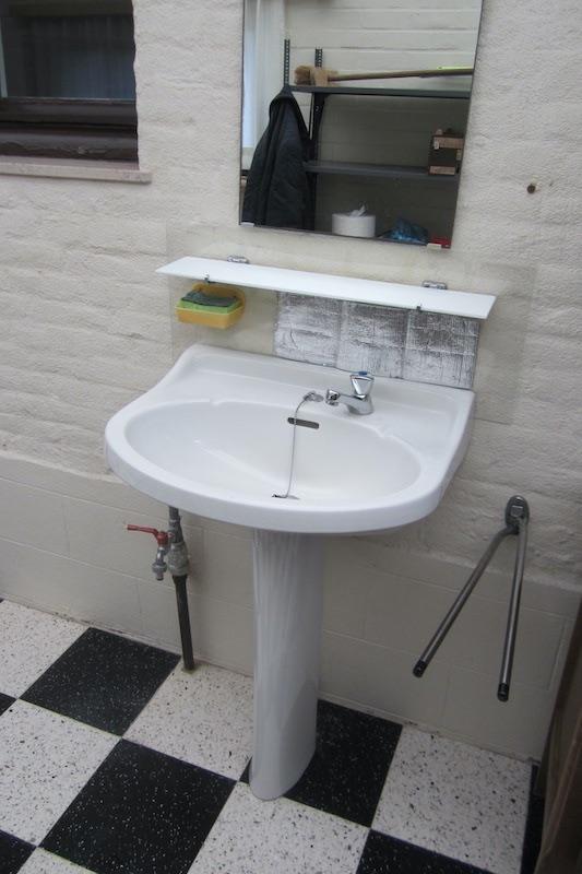 lavabo op voet met spiegel en tablet, Doe-het-zelf en Bouw, Ophalen, Gebruikt, Glas, Wastafel