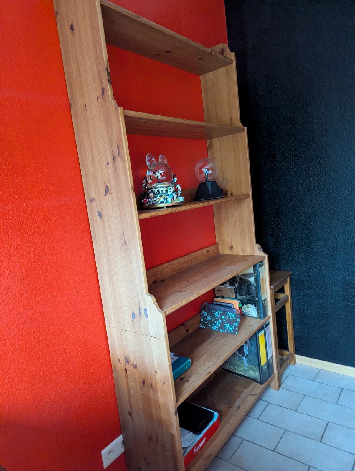 Bibliothèque IKEA LEKSVIK en pin, Maison & Meubles, 25 à 50 cm, Utilisé, 50 à 100 cm, Pin
