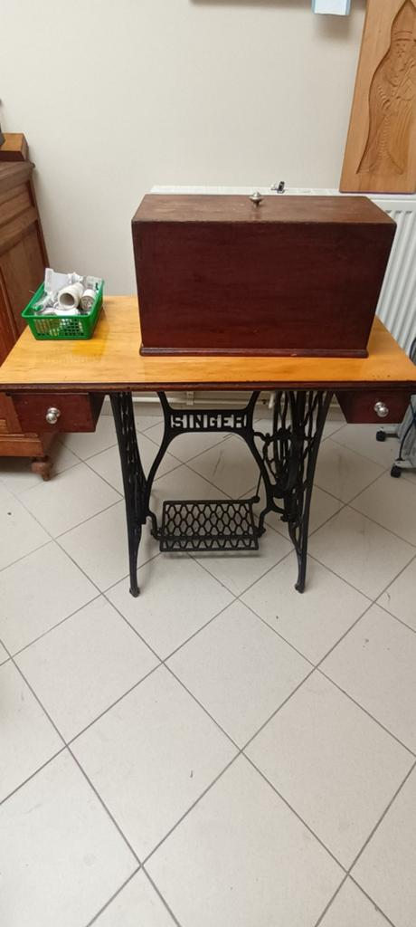 Oude Singer naaimachine., Ophalen
