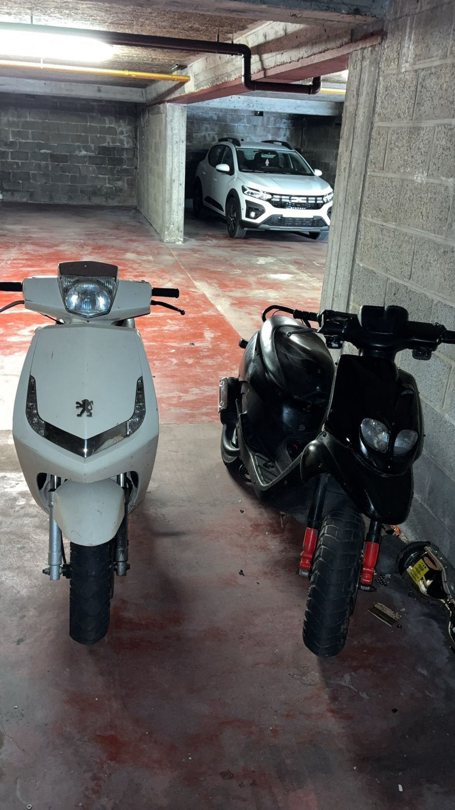 Peugeot vivacity et peugeot tkr classe a, Vélos & Vélomoteurs, Enlèvement, Comme neuf