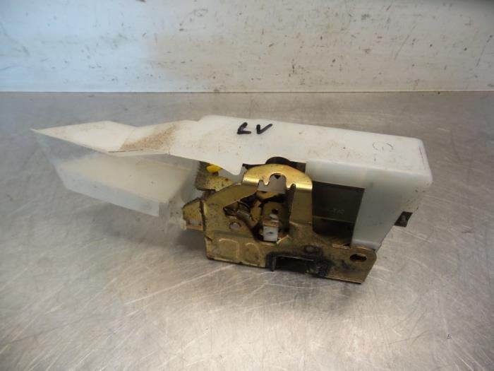 Serrure portière mécanique 4portes avant gauche d'un Renau, Renault, -, 3 mois de garantie, Utilisé