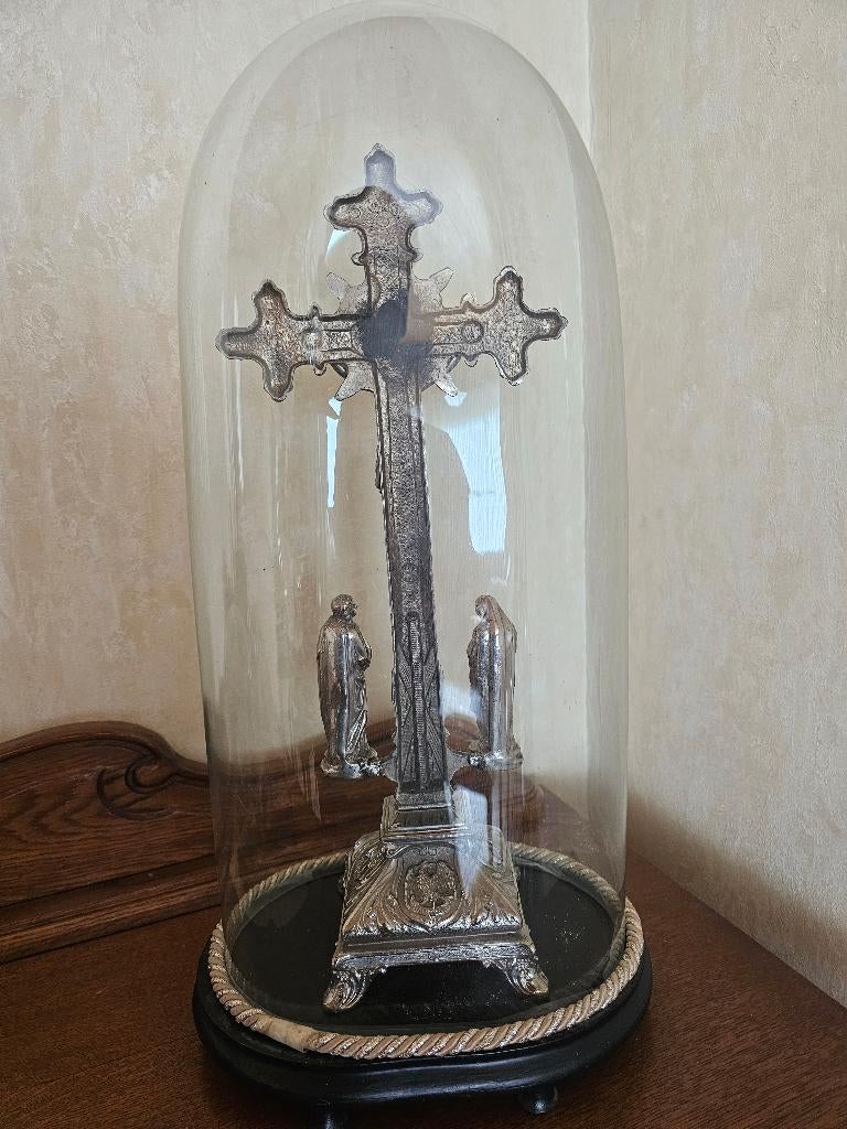 kruisbeeld onder stolpe globe, Antiek en Kunst, Curiosa en Brocante, Ophalen