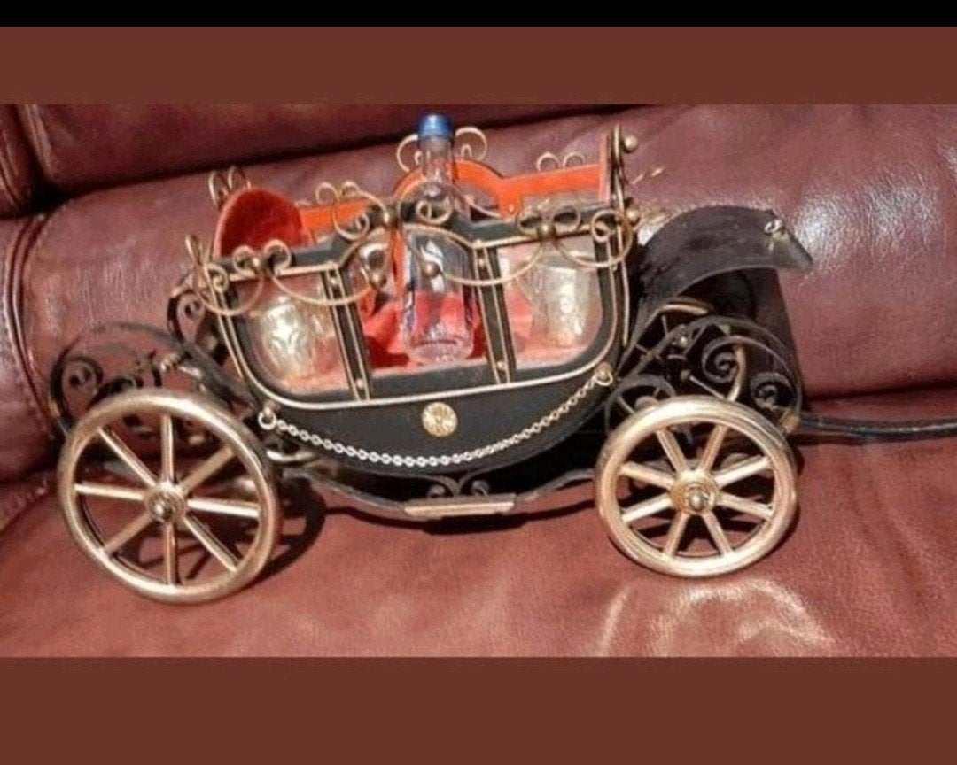 Unieke decoratieve koets met een miniatuur drankset. metaal, Ophalen of Verzenden