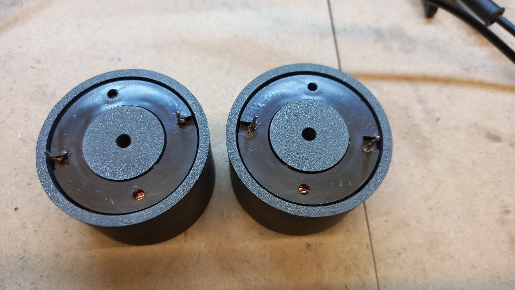 2 bobines audio en ferrite 2,39 mH-0,50 ohm comme neuves, Autres marques, Enlèvement ou Envoi, Bass-reflex, Comme neuf