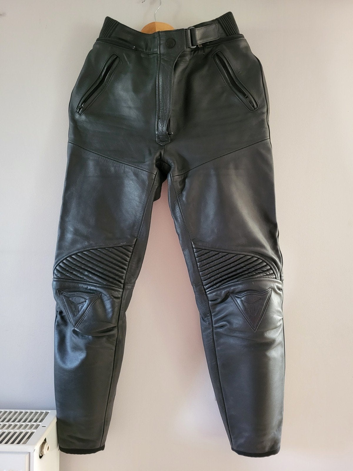 pantalon moto en cuir femme Dainese, Motos, Dainese, Seconde main, Enlèvement ou Envoi, Femmes