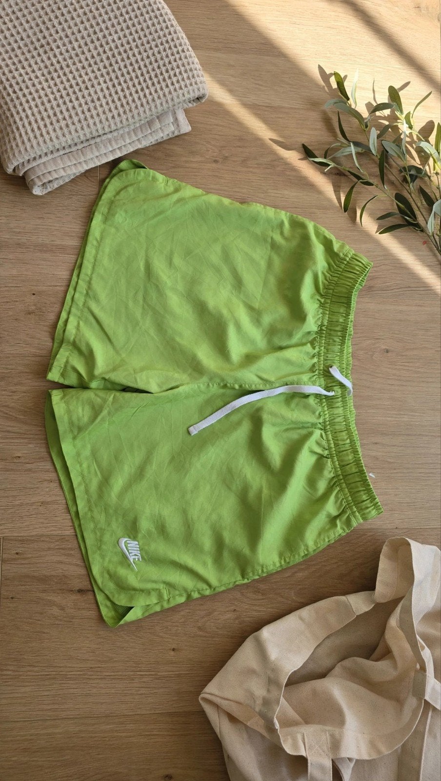 Nike - Taille L - Short Vert Lime / Pomme - Fluo - Sport / B, Kleding | Heren, Ophalen of Verzenden, Groen