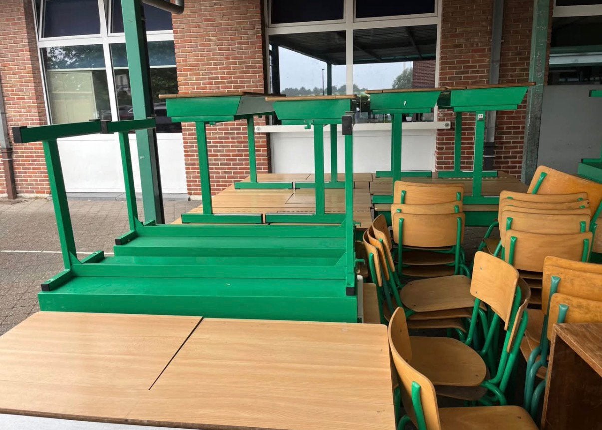 Bureaux d'école doubles avec compartiment de rangement, Maison & Meubles, Bureau d'écolier, Classique, Métal, Utilisé