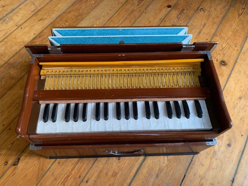 Harmonium indien, Ophalen, Gebruikt
