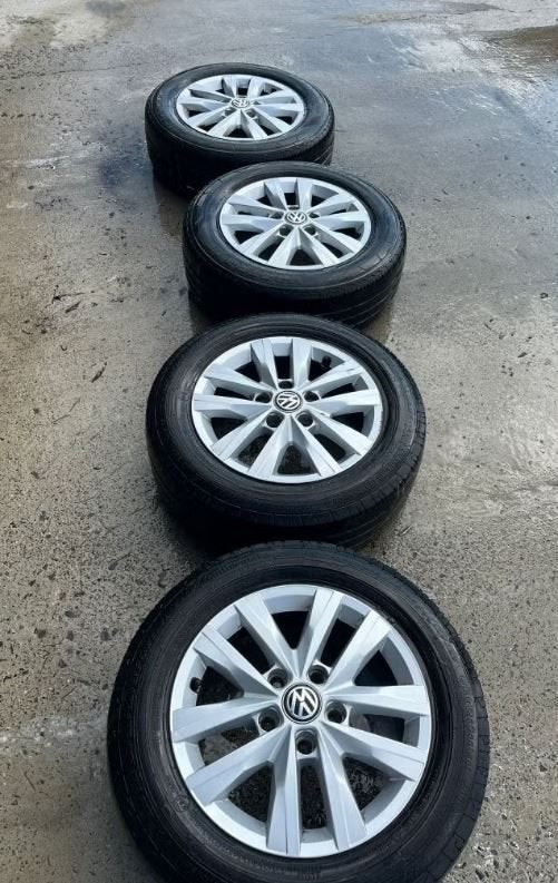 4 jantes VW transporteur + pneus 205/65 r16, Pneus et Jantes, 16 pouces, Pneus été, Véhicule utilitaire