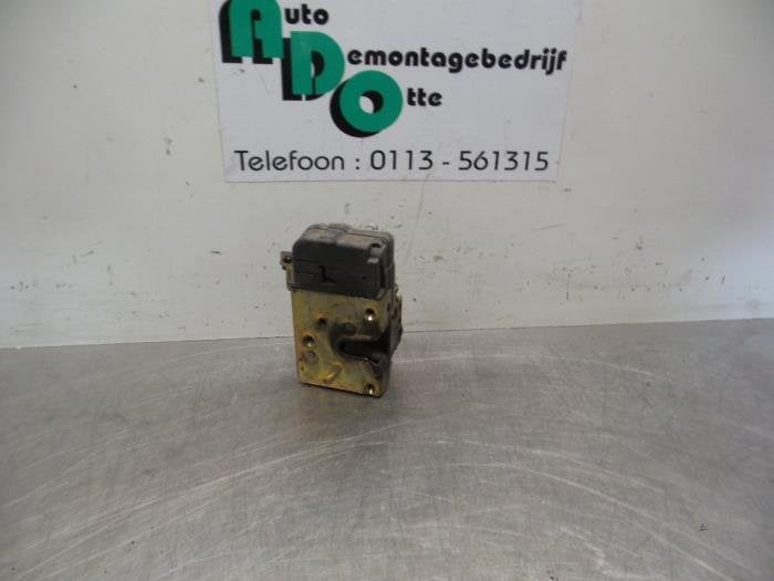 Serrure portière mécanique 2portes gauche d'un Peugeot 206, -, 3 mois de garantie, Utilisé, -
