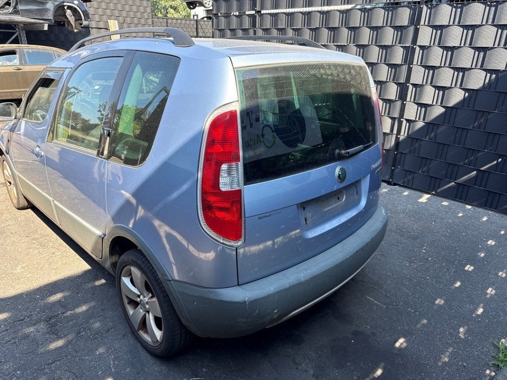 FEU ARRIÈRE GAUCHE Skoda Roomster (5J) (|5J7945111|), Utilisé, Info@skoda-auto.de, Skoda, Max-Planck-Straße  3-5
64331  Weiterstadt, DE