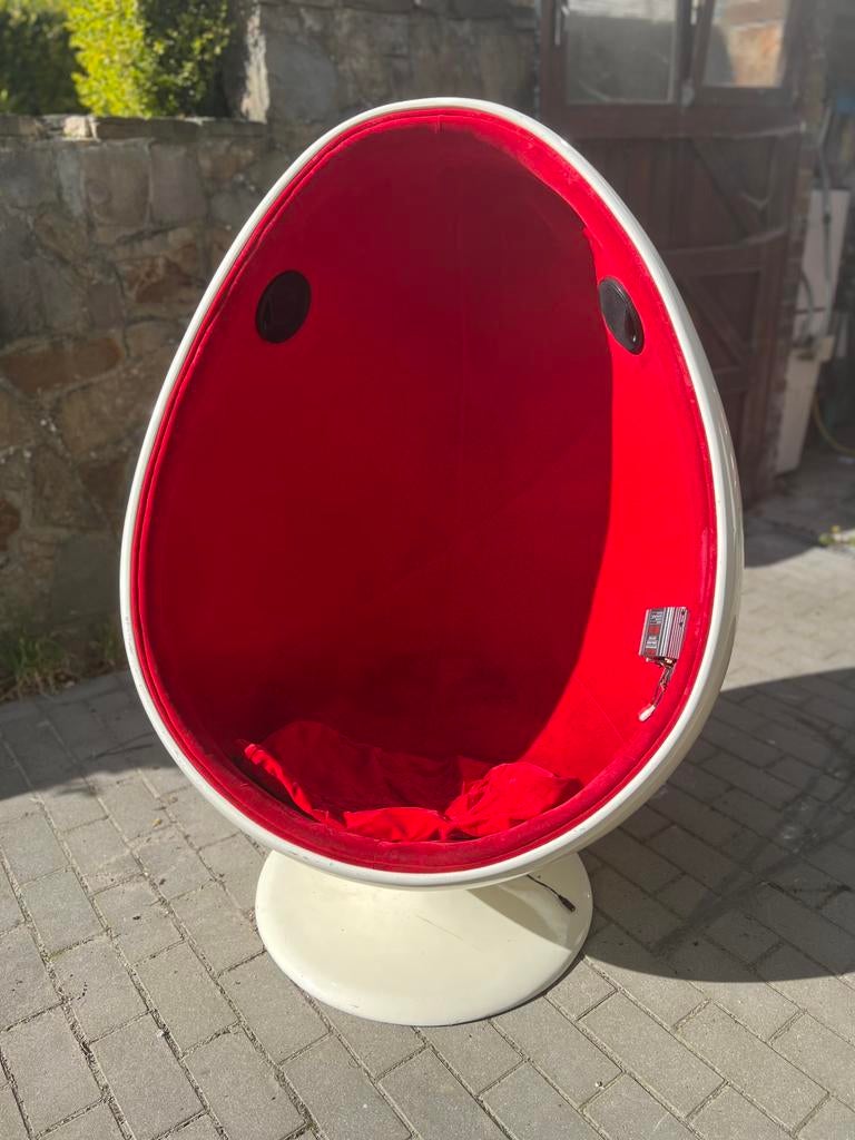 Fauteuil oeuf/ egg avec baffles intégré, Enlèvement, Utilisé
