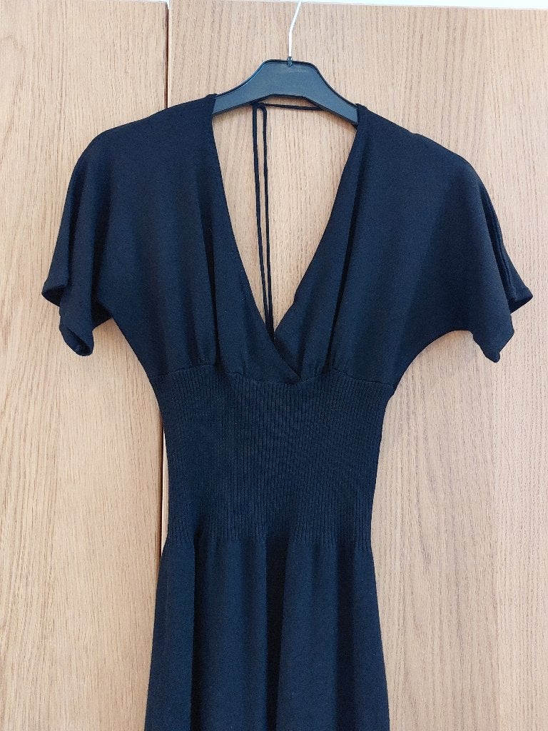 Petite robe noire en viscose, Enlèvement ou Envoi, Comme neuf, Noir, Au-dessus du genou