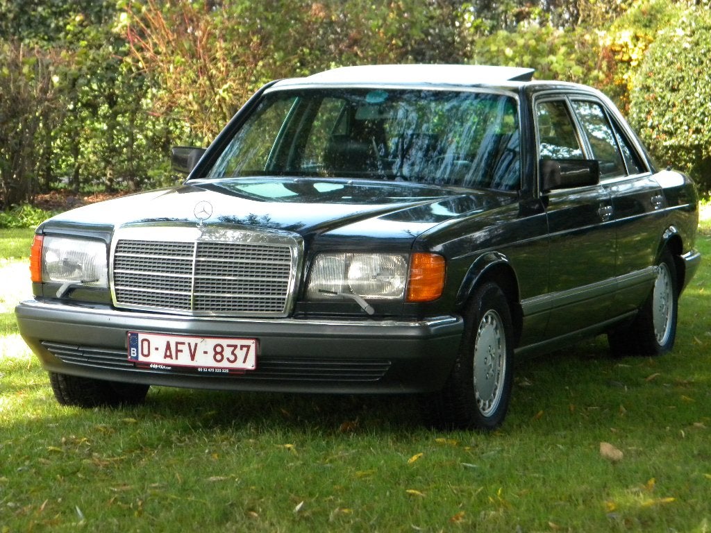 Mercedes 560 SE Oldtimer 25000 €uros, Achat, 4 portes, Entretenue par le concessionnaire, Noir