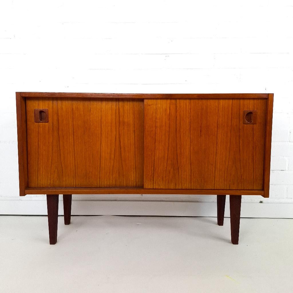 Vintage dressoir Deens design teak schuifdeuren jaren 70, Antiek en Kunst, Ophalen