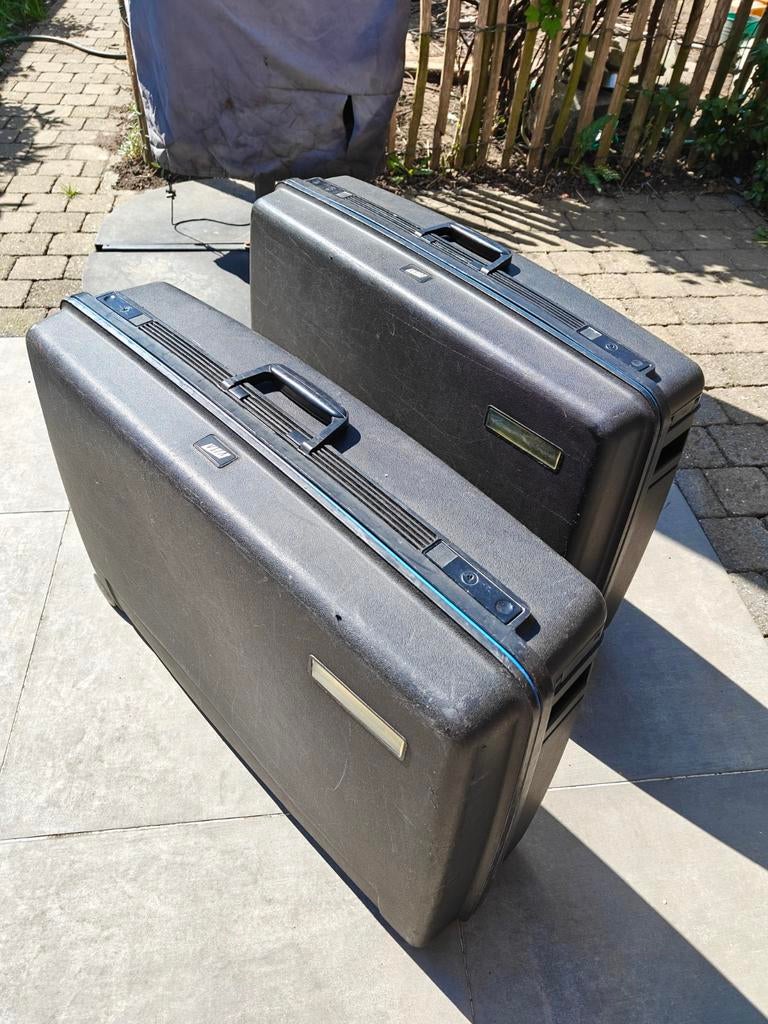 2 valiezen / reiskoffers merk Visa. Samen 20 euro, Ophalen