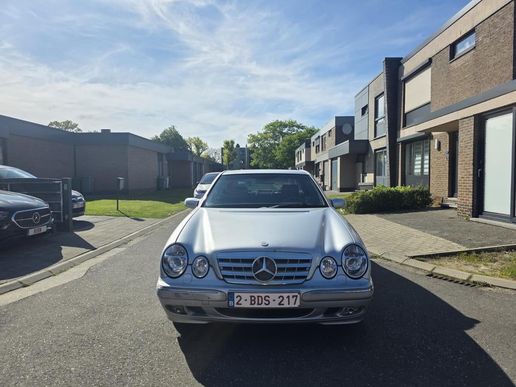 MERCEDES AMG E200  KOMPRESSOR MET LPG, Autos, Cuir, Argent ou Gris, Série 200, Carnet d'entretien