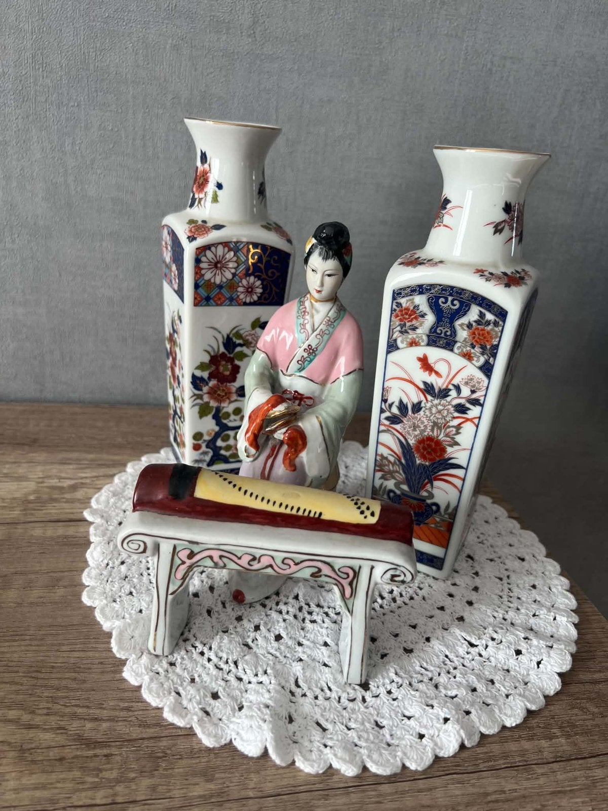Aziatische decoratieve set beeldjes + vazen, porselein., Ophalen