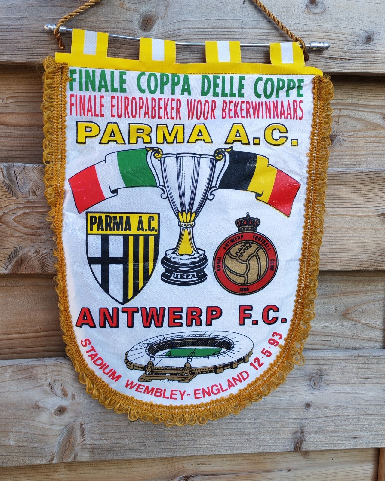 1993 antwerp Parma wembley prachtige vaandel wimpel, Ophalen of Verzenden